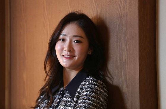 지난 27일 KLPGA 시상식을 앞두고 환한 표정을 짓는 오지현. 김상선 기자