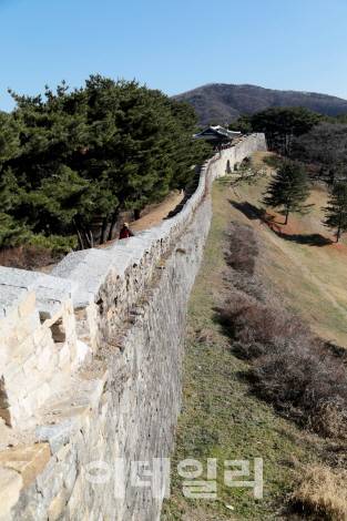 상당산성 남문 성벽길