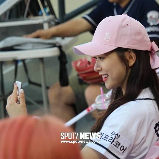 ▲ 한가현 베어스포티비 리포터는 '베미춘'으로 불린 올해 정말 행복했다고. ⓒ 한가현