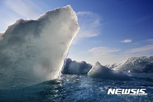 【북극해 빅토리아 해협= AP/뉴시스】 지난 해 7월 핀란드 쇄빙선 MSV노르디카호가 촬영한 얼음이 녹고 있는 북극해 풍경. 2018.03.21