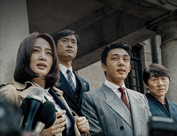 영화 <국가부도의 날>(사진)은 1997년 말, 한국이 IMF 구제금융 신청에 이르는 과정을 그렸다.