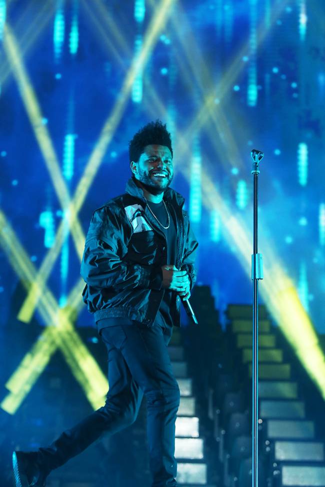 Canadian R&B artist The Weeknd performs at Gocheok Skydome in Seoul on Saturday. (Hyundai Card)