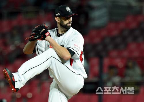kt 선발 니퍼트가 5일 수원 LG전에서 3-0으로 앞선 4회 역투하고있다. 2018.09.05. 수원 | 김도훈기자 dica@sportsseoul.com