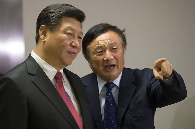 시진핑 중국 국가주석(왼쪽)과 런정페이 화웨이 창업자(오른쪽). /AFPBBNews=뉴스1