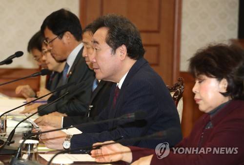 인사말 하는 이낙연 국무총리 (서울=연합뉴스) 정하종 기자 = 이낙연 국무총리가 28일 오전 정부서울청사에서 열린 제2차 식품안전정책위원회에서 인사말을 하고 있다. 2018.12.28 chc@yna.co.kr