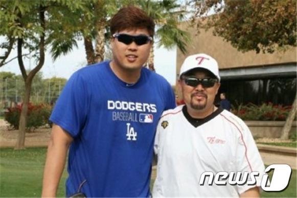 류현진과 김용일 트레이닝 코치. (에이스펙코퍼레이션 제공).© News1