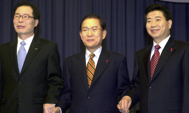 2002년 12월 대선후보 3차 토론회 모습. 왼쪽부터 권영길, 이회창, 노무현 후보. 공동취재사진