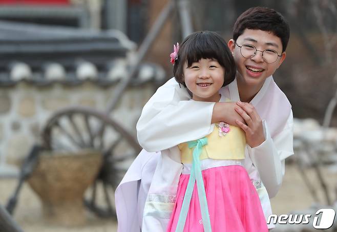 영화 '말모이' 박예나(왼쪽)와 조현도 한복인터뷰 / 뉴스1 © News1 허경 기자