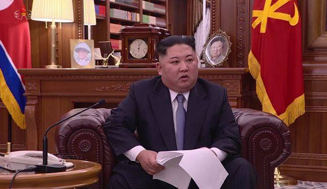 김정은 북한 국무위원장이 지난달 1일 신년사를 발표하고 있는 모습. 조선중앙TV 캡처ㆍ연합뉴스