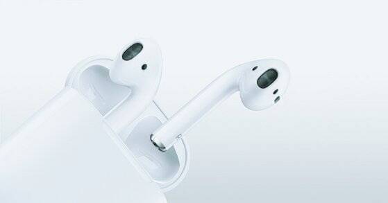 기존 이어폰에서 줄을 떼어버린 애플 '에어팟'은 연간 약 2800만대가 팔렸다. [사진 애플]