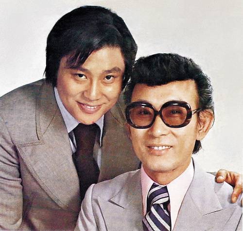남진 장로(왼쪽)와 작곡가 박춘석이 1970년대 초 함께 찍은 사진. 박춘석은 남진의 히트곡인 ‘가슴 아프게’ ‘빈잔’ ‘지금 그 사람은’ 등을 작곡했다.