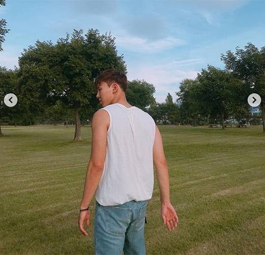 ▲ '민소매만 걸쳐도 패션의 완성'…셔누, 피지컬이 다 했네