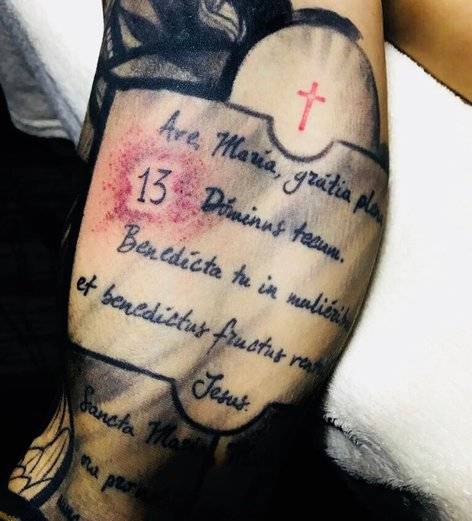 아스토리 문신을 새긴 베르나르데스키