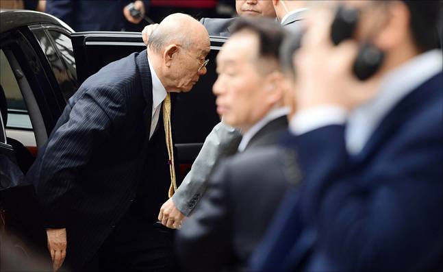 5.18 광주민주화운동과 관련해 사자명예훼손 혐의로 기소된 전두환 전 대통령이 11일 광주광역시 동구 광주지방법원에서 재판에 출석하고 있다. ⓒ데일리안