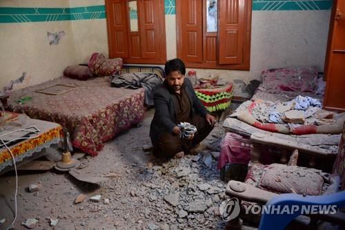 2019년 3월 6일 인도군의 박격포 공격을 받은 파키스탄 민간인 주택. [AFP=연합뉴스]
