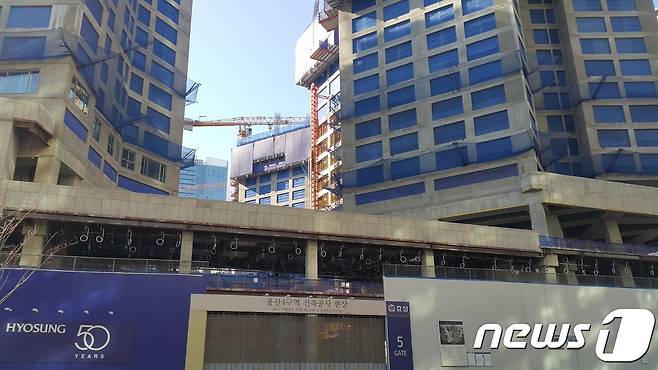 효성중공업의 용산 센트럴파크 해링턴스퀘어 아파트 공사현장.© 뉴스1