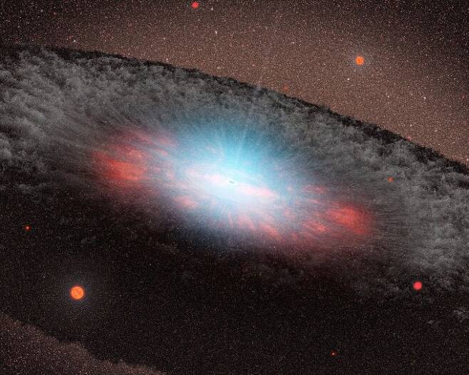 거대한 타원은하인 처녀자리A(메시에 87)의 중심부에 자리한 초대질량블랙홀의 모습을 상상했다.  태양 질량의 65억 배 크기로 추정되는 블랙홀 주변에 거대한 물질 원반이 형성돼 있다. 이번에 관측한 EHT 프로젝트의 영상은 이 이미지 한가운데에 위치한 핵심 부분의 영상을 구체적으로 밝힌 것이다. 사진제공 NASA