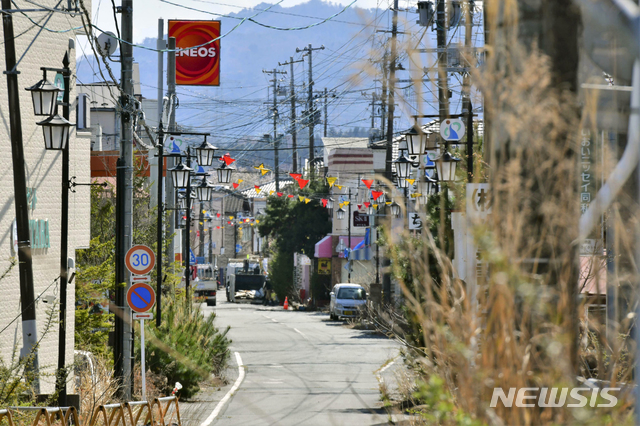 【오쿠마정(후쿠시마현)=교도·AP/뉴시스】일본 후쿠시마현 오쿠마정 일부 지역의 피난지시가 10일 0시를 기해 해제됐다. 사진은 지난 9일 오쿠마정 거리의 모습. 2019.04.10.