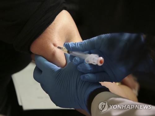 로클랜드카운티에서 홍역 백신을 접종하는 여성 [AP=연합뉴스]