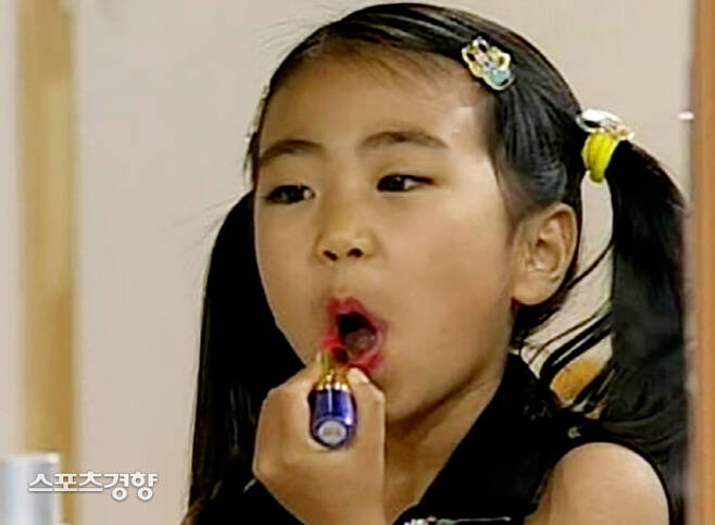 SBS ‘순풍산부인과’에서 미달이로 열연했던 김성은의 모습. ‘순풍산부인과’는 현재 유튜브에서 다시 인기를 끌며 미달이 또한 재조명 받고 있다. SBS 방송 화면 캡처