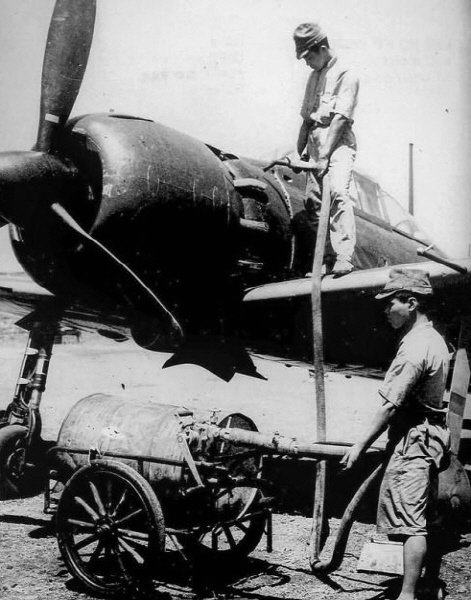 2차세계대전 중 급유하는 일본군 전투기 [중앙포토]