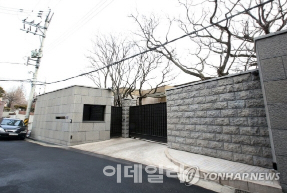올해 표준단독주택 공시가 1위를 차지한 이명희 신세계그룹 회장의 서울 용산구 한남동 주택 전경