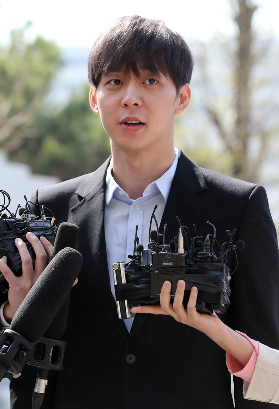 지난 17일 오전 피의자 신분으로 경기남부지방경찰청에 소환된 박유천씨. 최정동 기자
