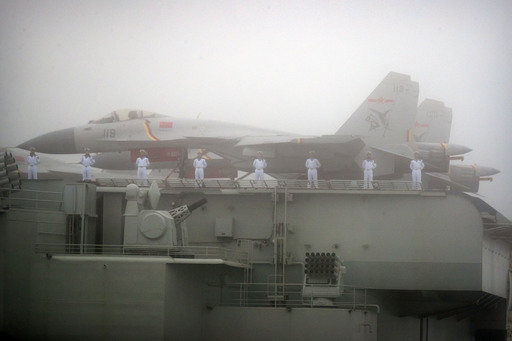 중국 해군 항공모함 랴오닝호에 탑재된 J-15 함재기. 신화연합뉴스