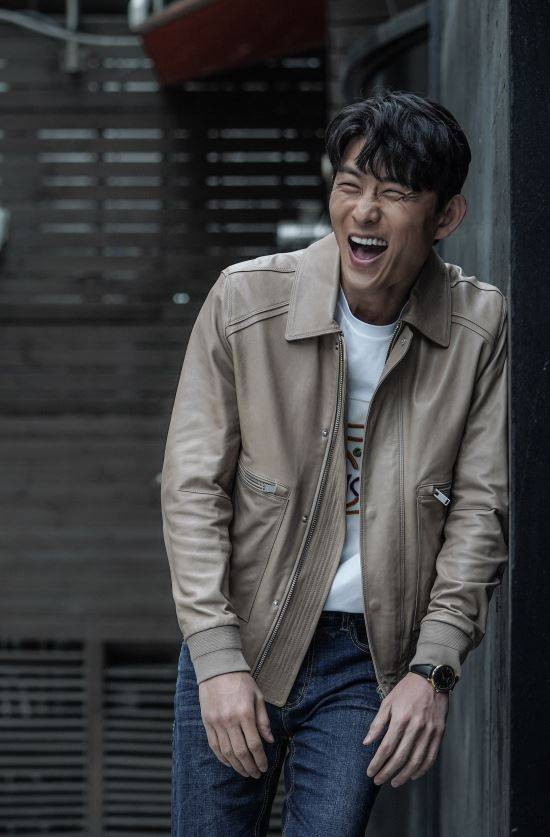 드라마 '열혈사제'에서 구담구 비리 카르텔의 행동대장 격인 황철범 역을 특유의 무게감과 맛깔 나는 사투리로 깔끔히 소화해 낸 배우 고준. 비에스컴퍼니 제공