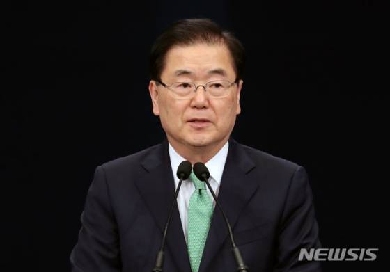 【서울=뉴시스】박진희 기자 = 정의용 국가안보실장이 17일 청와대 춘추관에서 리비아 피랍자 구출 관련 브리핑을 하고 있다. 2019.05.17. pak7130@newsis.com