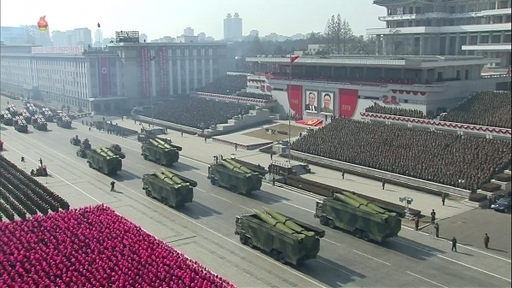 지난해 2월 평양에서 열린 건군절 열병식에 등장한 ‘북한판 이스칸데르’로 불리는 신형 탄도미사일. 조선중앙통신 연합뉴스