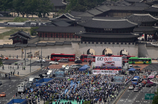 지난 15일 서울 종로구 광화문 광장에서 개인택시운송사업조합이 ‘타다 퇴출 요구 집회’를 열었다. 뉴시스