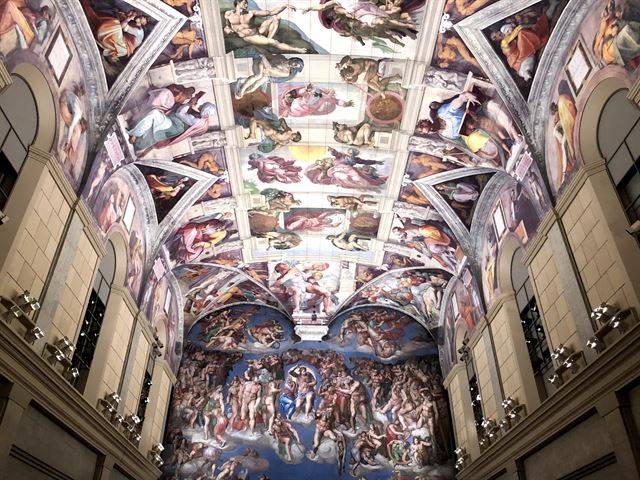 일본 도쿠시마현 나루토시에 위치한 오쓰카 국제미술관 내 바티칸 시스티나 성당 내부를 재현한 공간에 미켈란젤로의 천장화 '천지창조'와 벽화 '최후의 심판'이 도판 명화로 복제돼 전시돼 있다. 나루토=김회경 특파원