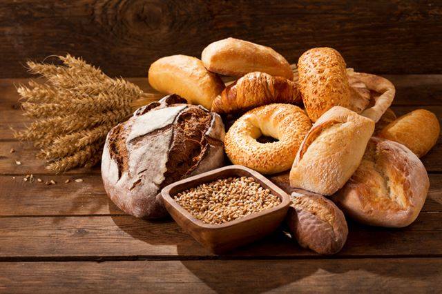 정부에 따르면 국민 1인당 연간 빵류 소비량이 90개(2016년 기준)로 나흘에 한번은 빵을 먹는다. 빵을 가장 맛있게 먹으려면 온도와 수분, 시간의 3박자를 골고루 갖춰야 한다. 게티이미지뱅크