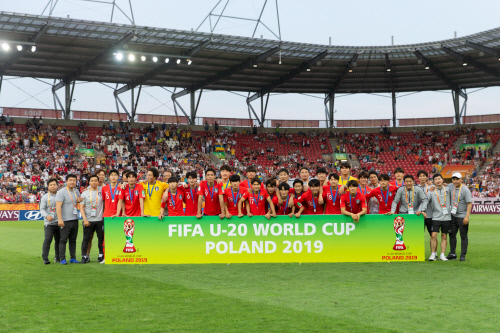 U-20 대표팀이 월드컵에서 준우승한 뒤 기념촬영하고 있다. 제공 | 대한축구협회