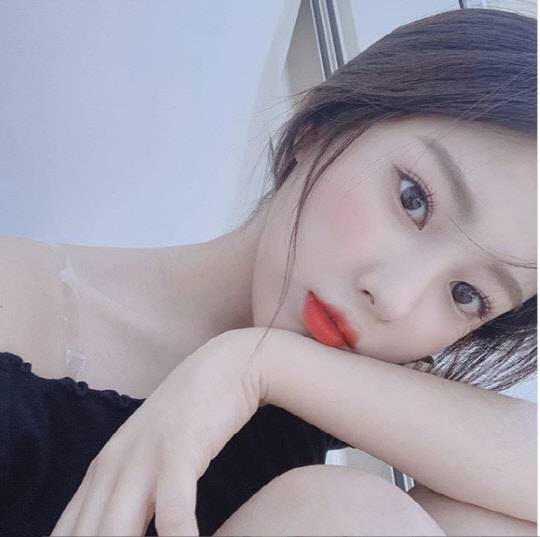 극강 청순 미모 아이즈원 강혜원(사진: 아이즈원 공식 인스타그램 캡처)