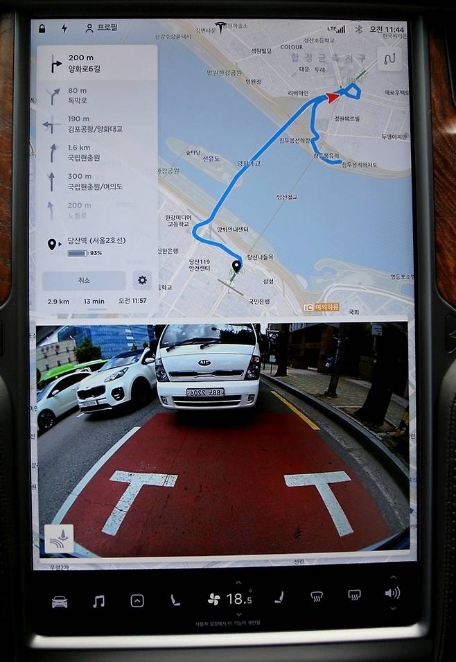 시승 중 만난 벤츠. (위부터)SLK350 AMG와 SUV G시리즈 등은 모델 X 100D를 따라오지 못한다.