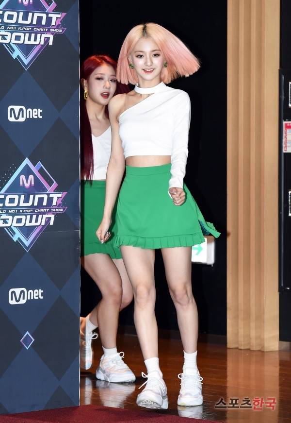 Mnet '엠카운트다운' 리허설 전 포토타임에 참석한 프로미스나인 이나경. 사진=조은정 기자 new@hankooki.com