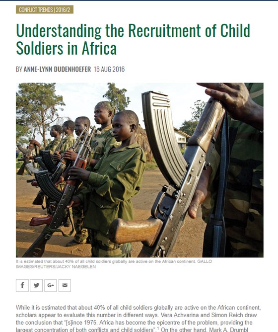 아프리카 소년병을 다룬 기사. AK-47은 소년이라도 쉽게 다룰 수 있다. 그래서 제3세계 게릴라나 테러리스트들이 많이 쓴다. [Accord 캡처]