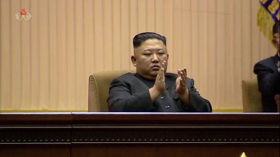 김정은 북한 국무위원장이 8일 평양체육관에서 열린 김일성 주석 사망 25주기 중앙추모대회에 참석했다고 조선중앙TV가 전했다.