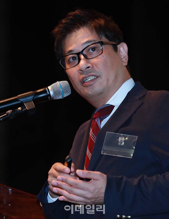 [이데일리 노진환 기자] 2019 국제수소에너지 컨퍼런스가 17일 서울 중구 웨스틴조선호텔에서 열렸다. Eiji Ohira 일본신에너지산업기술종합개발기구 국장이 일본 수소사회 실현을 위한 정책과 활동을 주제로 발표하고 있다.