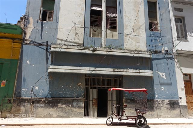 쿠바 아바나에 있었던 또다른 중국은행 지점 자리. 약 3층 건물로 현재는 현지인이 살고 있는 것으로 추정된다. 주소는 Calle Amistad 304. [저작권 한국일보]