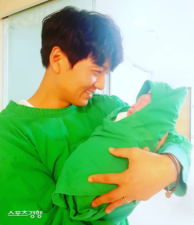 이필모가 득남한 소감을 전했다. 이필모 사회관계망서비스 캡처