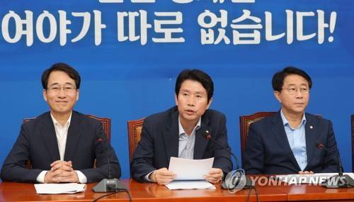 발언하는 이인영 원내대표 (서울=연합뉴스) 하사헌 기자 = 더불어민주당 이인영 원내대표가 20일 오전 국회에서 열린 원내대책회의-상임위간사단 연석회의에서 발언하고 있다. 2019.8.20 toadboy@yna.co.kr