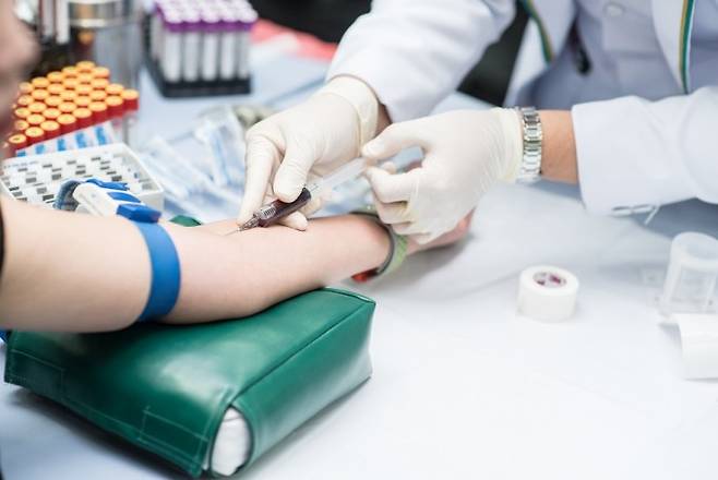독일 막스플랑크 노화생물학연구소 연구팀은 혈액에 있는 성분 중 14가지로 사망 위험을 예측하는 방법을 알아냈다. 게티이미지뱅크 제공