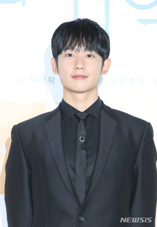 【서울=뉴시스】조수정 기자 = 배우 정해인이 영화 '유열의 음악앨범' 언론시사회가 열린 20일 오후 서울 이촌동 CGV용산아이파크몰에서 포즈를 취하고 있다. 영화 '유열의 음악앨범'은 28일 개봉한다. 2019.08.20. chocrystal@newsis.com