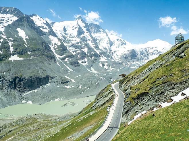 오스트리아 최고봉인 그로스글로크너를 가장 가까이 조망할 수 있는 카이저 프란츠 요제프스 회에 방문자 센터