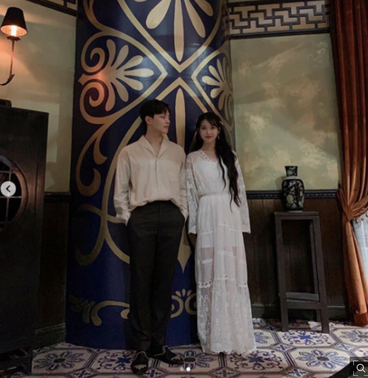 배우 아이유(오른쪽)과 여진구 / 사진=아이유 인스타그램 캡처