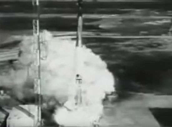 '자빠진 스푸트니크'로 구 소련과 미국 언론의 비아냥을 받았던 '뱅가드호'가 발사 2초만에 폭발하는 장면. [사진=유튜브 화면캡처]