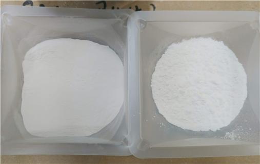 플라즈마 기술이 적용된 이트륨옥사이드(왼쪽)와 일반 이트륨옥사이드(오른쪽). 왼쪽의 플라즈마 기술이 적용된 이트륨옥사이드 분말이 입자 간 엉김이나 뭉침없이 부드러운 것을 확인할 수 있다. 핵융합연 제공.